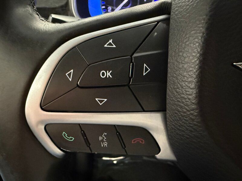 Used 2015 Chrysler 200 C FWD image 27