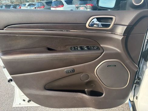 Used 2015 Jeep Grand Cherokee Summit image 12