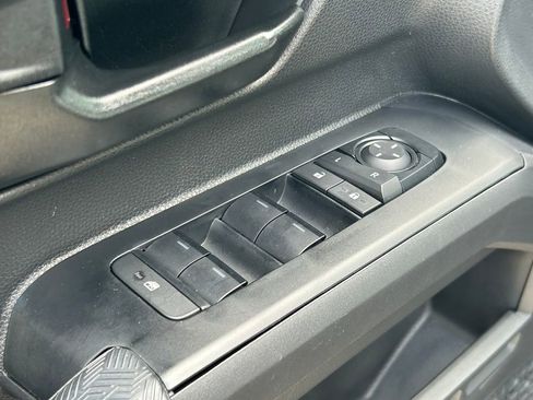 Certified 2025 Toyota Tacoma SR5 AWD/4WD image 23