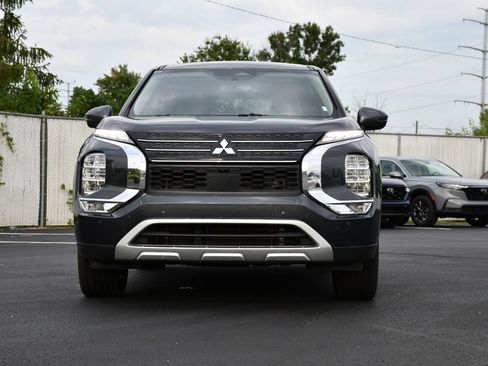 Used 2024 Mitsubishi Outlander SE AWD/4WD image 2