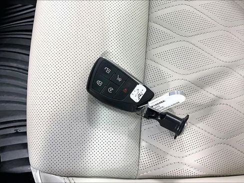 Used 2023 Buick Envision Avenir AWD/4WD image 32
