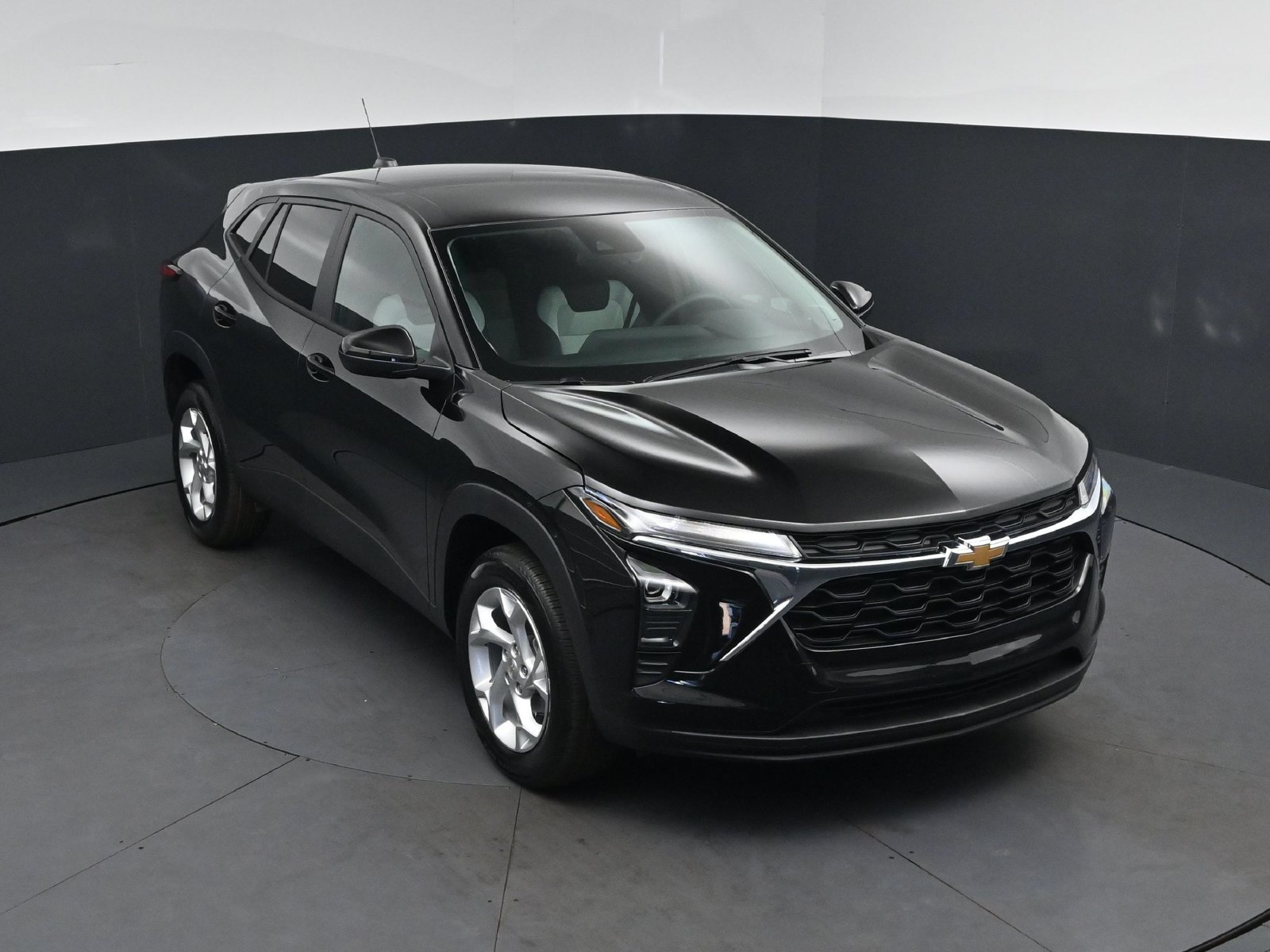 New 2026 Chevrolet Trax LS w/ LS Convenience Package FWD image 1