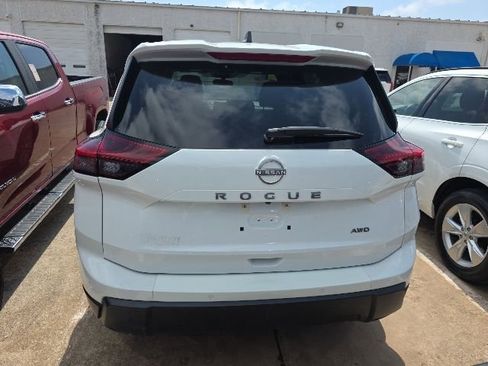 Used 2024 Nissan Rogue S AWD/4WD image 4