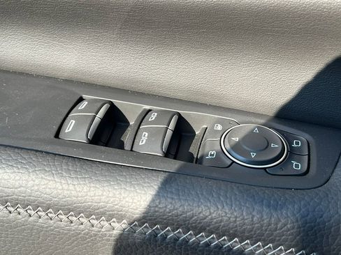 New 2025 GMC Yukon XL Denali w/ Denali Reserve Package image 21