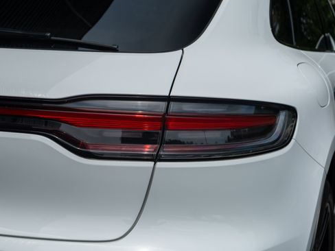 Certified 2021 Porsche Macan S AWD/4WD image 22