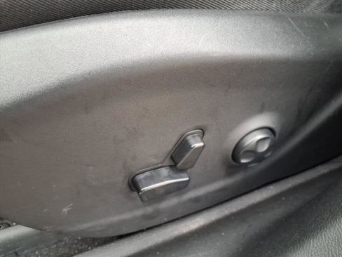 Used 2019 Jeep Cherokee Limited image 23