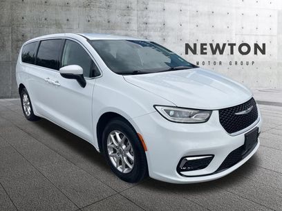 Used 2023 Chrysler Pacifica Touring-L