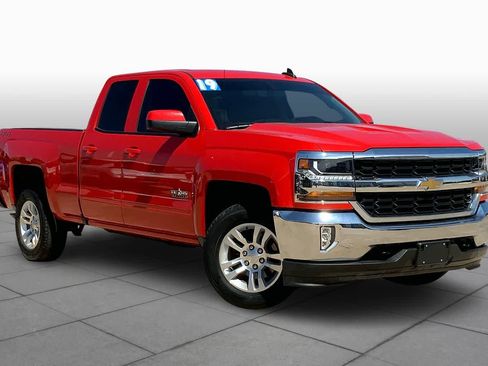 Used 2019 Chevrolet Silverado 1500 LT w/ Texas Edition AWD/4WD image 2