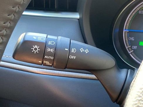 Used 2024 Toyota Venza XLE AWD/4WD image 21