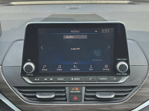 Used 2025 Nissan Altima 2.5 SV FWD image 19