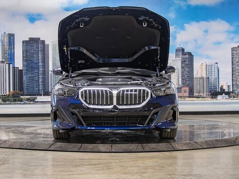 New 2026 BMW 540i xDrive w/ M Sport Package AWD/4WD image 4
