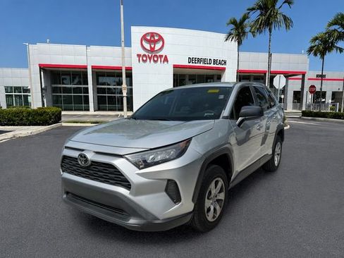 Used 2022 Toyota RAV4 LE AWD/4WD image 3