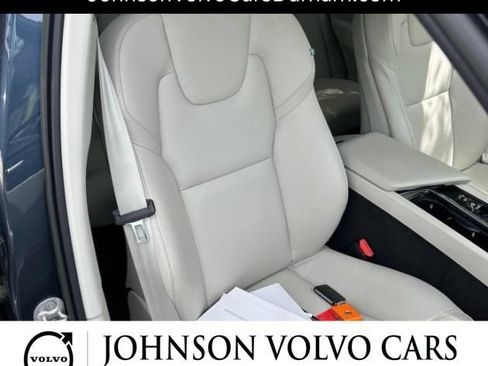 Used 2023 Volvo XC60 B5 Plus w/ Climate Package AWD/4WD image 9