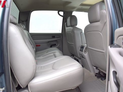 Used 2006 Chevrolet Silverado 2500 LT w/ Heavy-Duty Power Package image 21