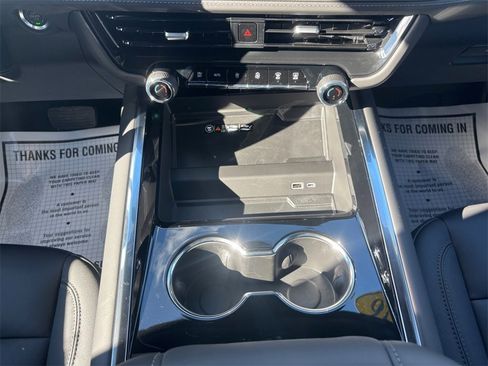 New 2026 Chevrolet Suburban Z71 image 28