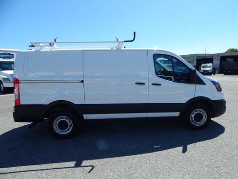 Used 2025 Ford Transit 250 Low Roof RWD image 9