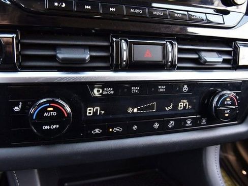 Used 2024 Nissan Pathfinder SL image 19