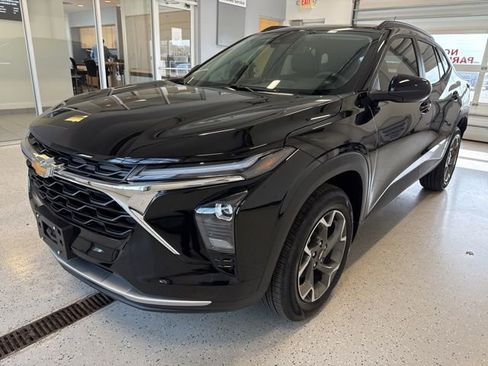 New 2026 Chevrolet Trax LT w/ Driver Confidence Package FWD image 5