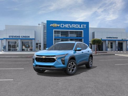 New 2026 Chevrolet Trax LT w/ Driver Confidence Package FWD image 8