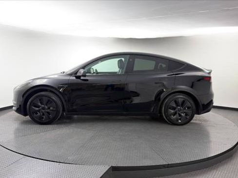 Used 2024 Tesla Model Y Long Range RWD image 3