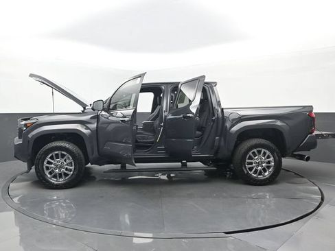 Used 2024 Toyota Tacoma Limited w/ Limited Package (LT) AWD/4WD image 35