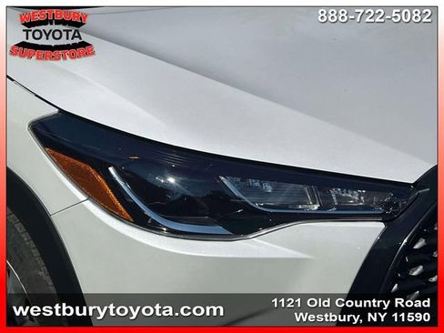 Used 2024 Toyota Corolla Cross LE w/ Moonroof Package image 9