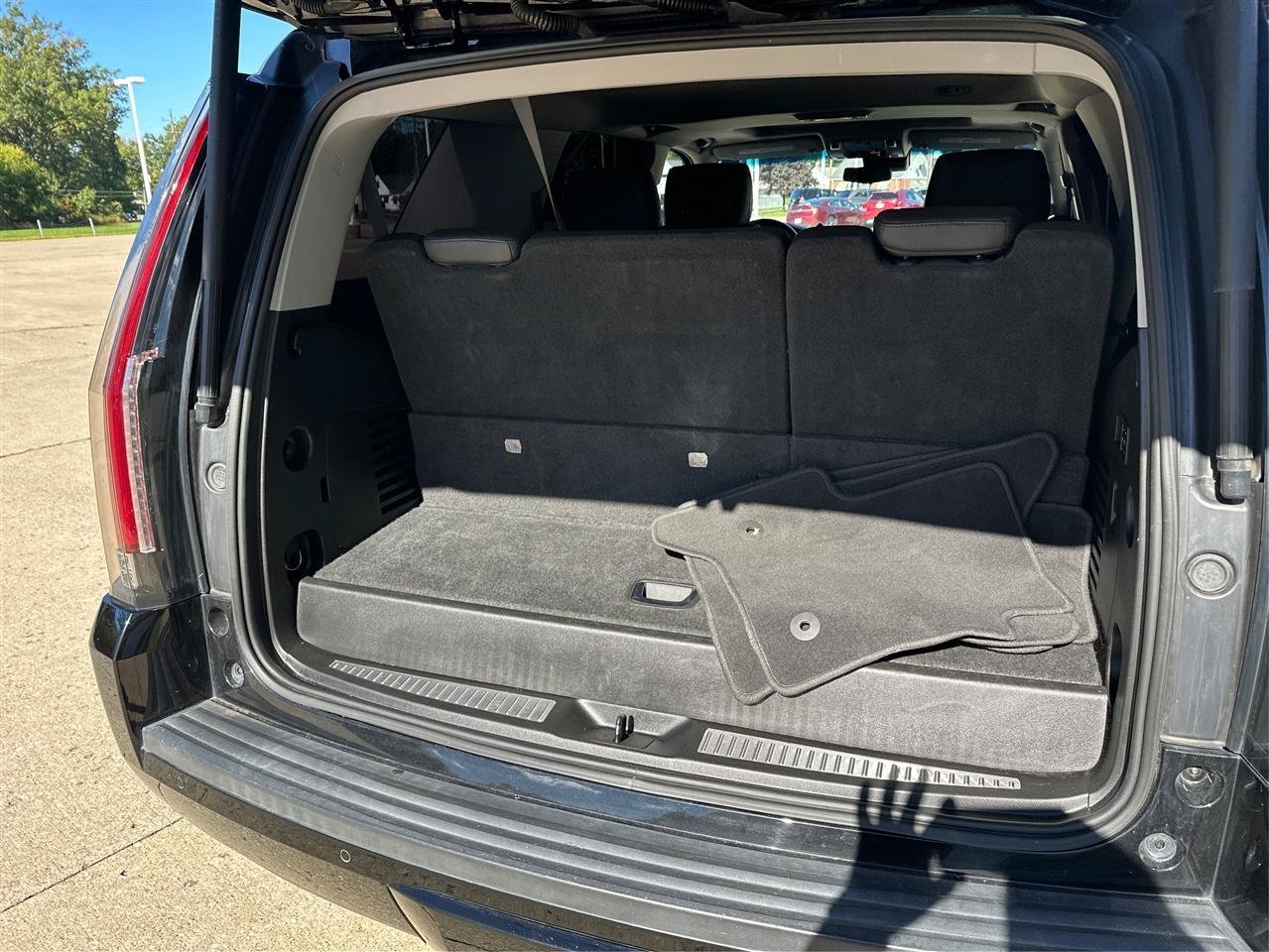 Used 2018 Cadillac Escalade Luxury AWD/4WD image 13
