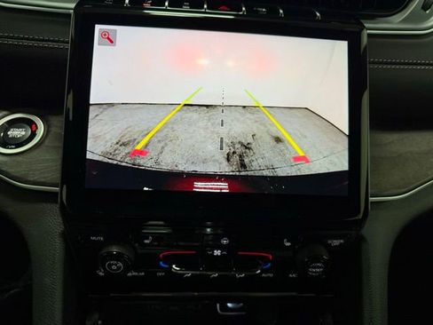 New 2025 Jeep Grand Cherokee L Limited image 17