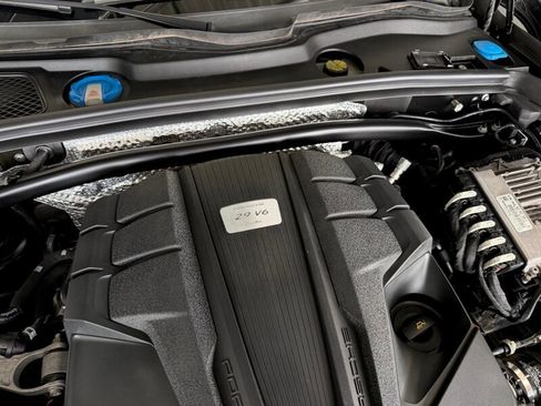 Used 2020 Porsche Macan Turbo image 18