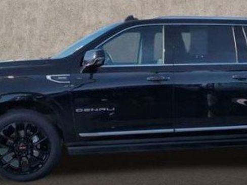 Used 2023 GMC Yukon XL Denali w/ Denali Reserve Package image 5