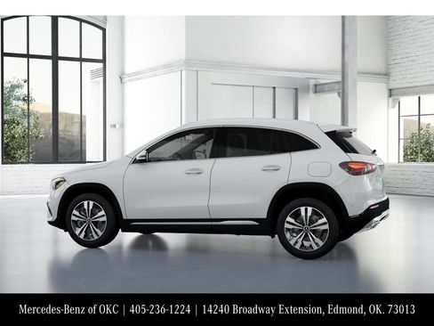 Used 2025 Mercedes-Benz GLA 250 image 32