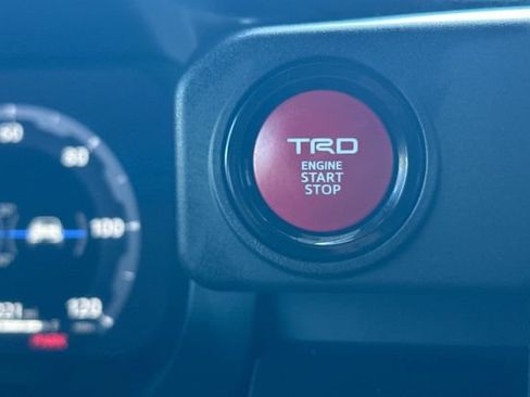 Certified 2025 Toyota Tacoma TRD Off-Road AWD/4WD image 26