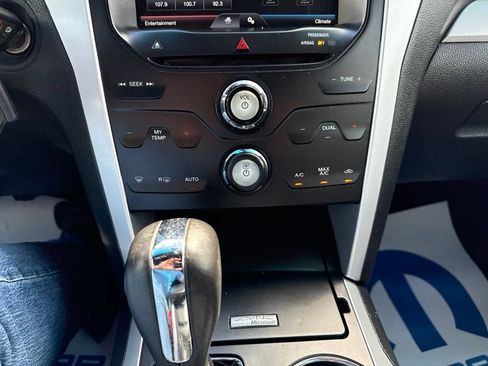 Used 2014 Ford Explorer XLT w/ Equipment Group 202A AWD/4WD image 15
