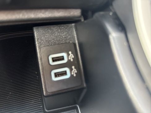 Used 2019 Ford Edge SEL image 37