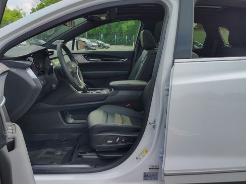 New 2025 Cadillac XT5 Premium Luxury w/ LPO, Floor Liner Package image 9