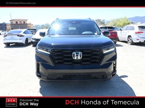 Used 2025 Honda Pilot Sport image 2