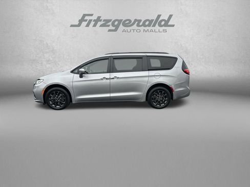 Used 2021 Chrysler Pacifica Limited w/ S Appearance Package image 4