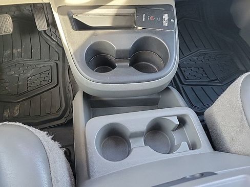 Used 2019 Nissan NV 3500 SL w/ Back Door Glass Package image 14