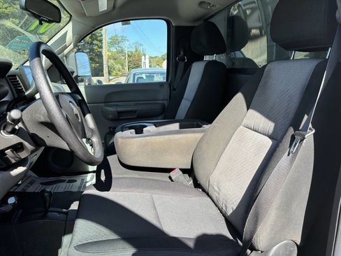 Used 2009 Chevrolet Silverado 3500 W/T w/ Snow Plow Prep Package image 7