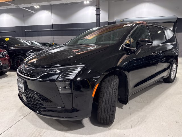 New 2027 Chrysler Pacifica Select w/ Family Tech Group AWD/4WD image 3