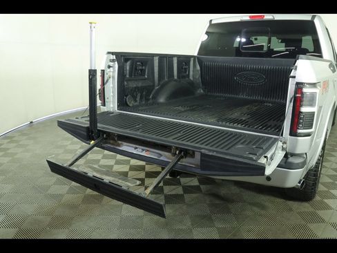 Used 2016 Ford F150 Platinum w/ Equipment Group 701A Luxury AWD/4WD image 8