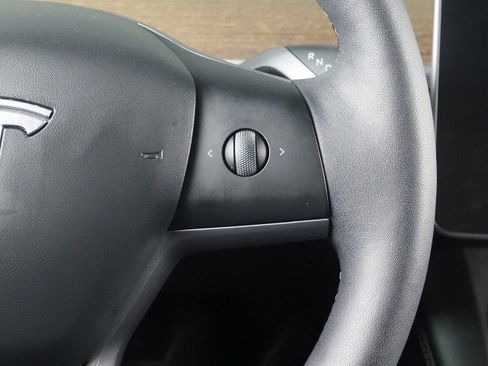 Used 2024 Tesla Model Y 2WD image 22