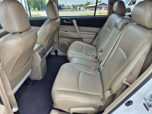 Used 2012 Toyota Highlander FWD image 13