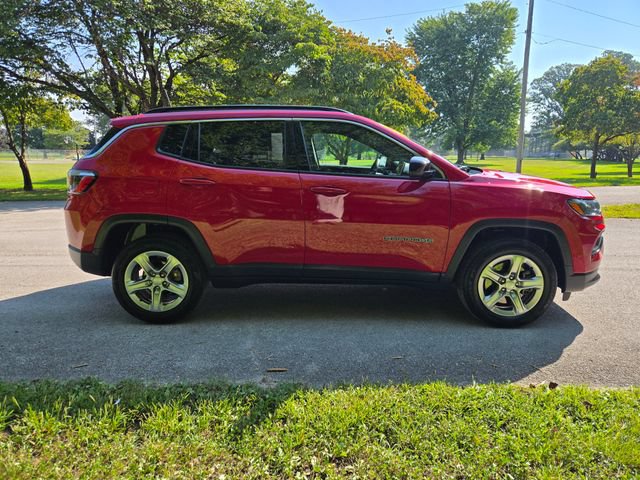 Used 2023 Jeep Compass Latitude AWD/4WD image 7