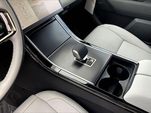 New 2026 Land Rover Range Rover Velar Dynamic SE image 11