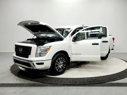 Used 2023 Nissan Titan SV w/ Accessory Utility Package image 11
