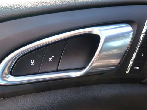 Used 2018 Porsche Cayenne S image 29