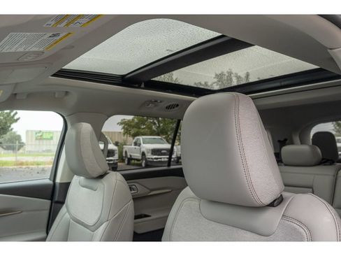 Used 2025 Ford Explorer Active w/ Active Comfort Package AWD/4WD image 19