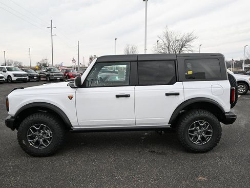 New 2025 Ford Bronco Badlands image 8