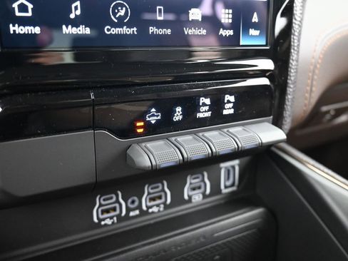 New 2025 RAM 1500 Limited image 23